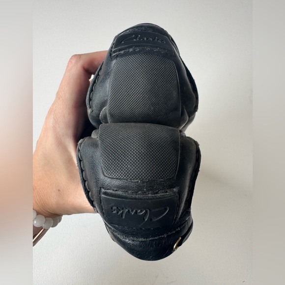 GUC women’s size 8.5 black leather Clarks loafers - Picture 6 of 6